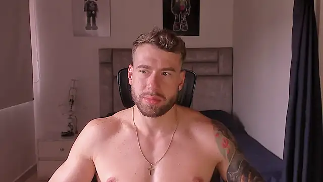 Snapshot of paul_rogerr chatting on 2, 11, 2025 paul rogerr online show from 2, 11, 2025