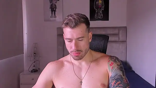 Snapshot of paul_rogerr chatting on 8, 11, 2025 paul rogerr online show from 8, 11, 2025