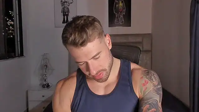 Snapshot of paul_rogerr chatting on 15, 11, 2025 paul rogerr online show from 15, 11, 2025