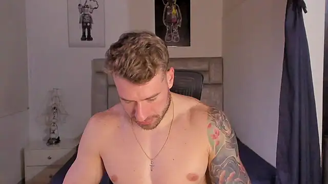 Snapshot of paul_rogerr chatting on 18, 11, 2025 paul rogerr online show from 18, 11, 2025