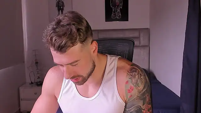 Snapshot of paul_rogerr chatting on 2, 12, 2025 paul rogerr online show from 2, 12, 2025