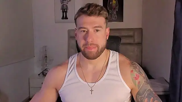 Snapshot of paul_rogerr chatting on 18, 12, 2025 paul rogerr online show from 18, 12, 2025