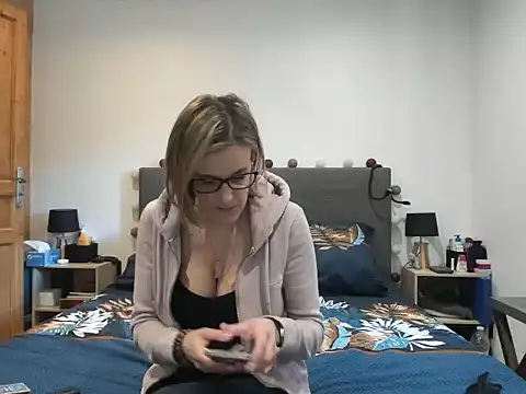 Snapshot of Madame_Callie chatting on 7, 4, 2026 Madame Callie online show from 7, 4, 2026