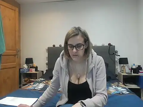 Snapshot of Madame_Callie chatting on 13, 4, 2026 Madame Callie online show from 13, 4, 2026