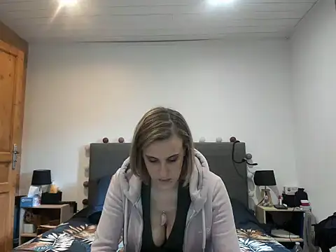 Snapshot of Madame_Callie chatting on 19, 4, 2026 Madame Callie online show from 19, 4, 2026