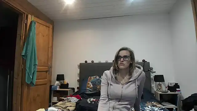 Snapshot of Madame_Callie chatting on 19, 4, 2026 Madame Callie online show from 19, 4, 2026