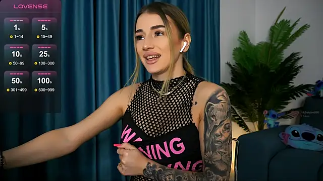 AishaCarter online show from 3, 2, 2025