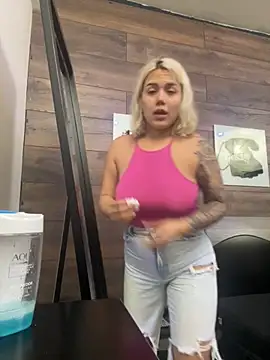 Snapshot of KatyaBlonding chatting on 28, 11, 2025 KatyaBlonding online show from 28, 11, 2025