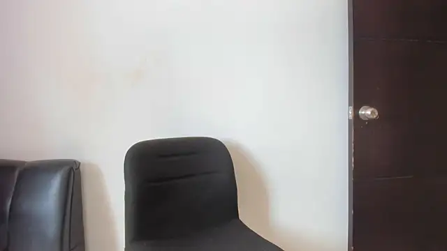 Snapshot of squirttati33 chatting on 10, 9, 2025 squirttati33 online show from 10, 9, 2025