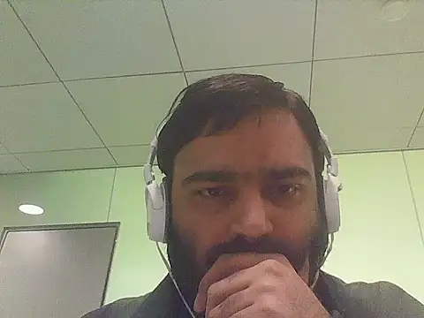 Snapshot of JohnBond009 chatting on 18, 5, 2026 JohnBond009 online show from 18, 5, 2026