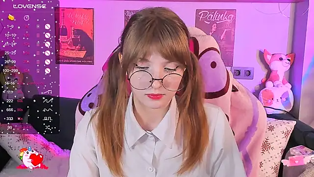 Snapshot of AliceLanley chatting on 4, 12, 2024 AliceLanley online show from 4, 12, 2024