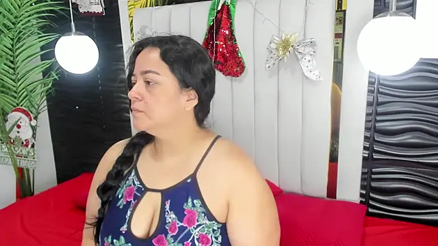 Snapshot of lucia_vonne_ chatting on 14, 12, 2024 lucia vonne online show from 14, 12, 2024