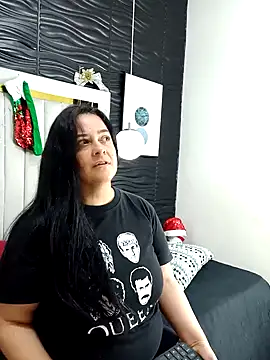 Snapshot of lucia_vonne_ chatting on 18, 12, 2024 lucia vonne online show from 18, 12, 2024