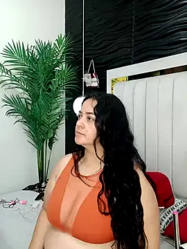 Snapshot of lucia_vonne_ chatting on 11, 1, 2025 lucia vonne online show from 11, 1, 2025