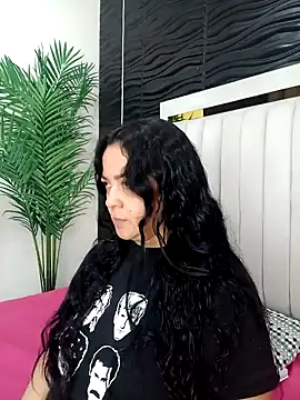 Snapshot of lucia_vonne_ chatting on 4, 2, 2025 lucia vonne online show from 4, 2, 2025