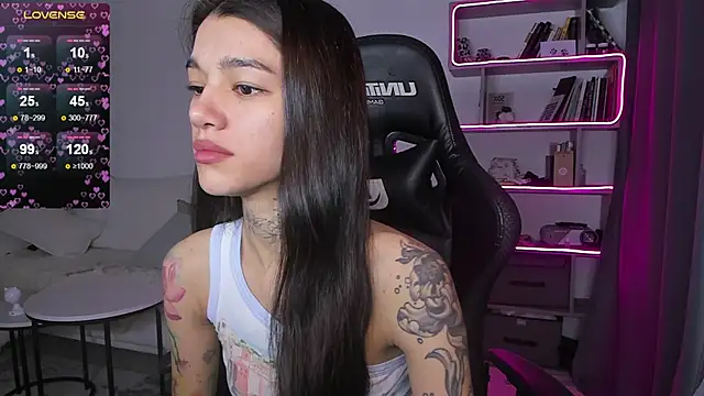 Snapshot of vinkitinkii chatting on 1, 1, 2025 vinkitinkii online show from 1, 1, 2025