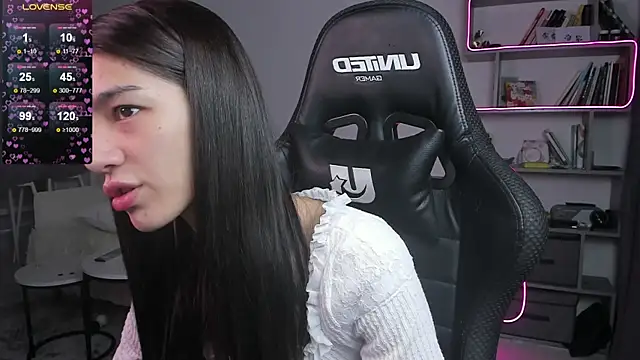 Snapshot of vinkitinkii chatting on 4, 2, 2025 vinkitinkii online show from 4, 2, 2025