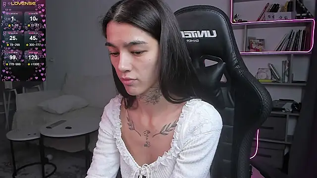 Snapshot of vinkitinkii chatting on 4, 2, 2025 vinkitinkii online show from 4, 2, 2025