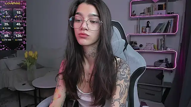 Snapshot of vinkitinkii chatting on 11, 3, 2025 vinkitinkii online show from 11, 3, 2025