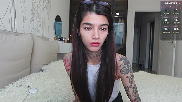 Snapshot of vinkitinkii chatting on 17, 11, 2025 vinkitinkii online show from 17, 11, 2025