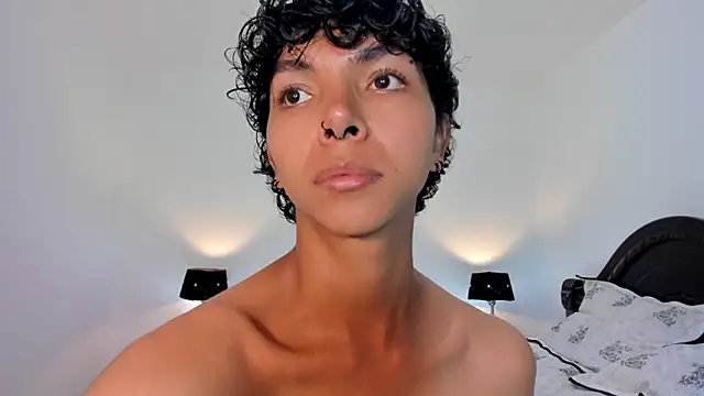 Snapshot of xhenisa_ chatting on 17, 1, 2025 xhenisa online show from 17, 1, 2025