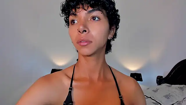 xhenisa  online show from 26, 1, 2025