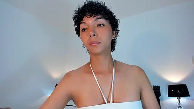 xhenisa  online show from 28, 2, 2025