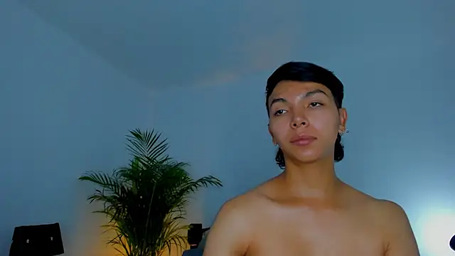 Snapshot of xhenisa_ chatting on 29, 9, 2025 xhenisa online show from 29, 9, 2025