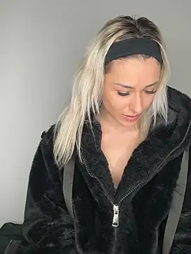 petrouchkaaa  online show from 12, 1, 2025