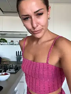 petrouchkaaa  online show from 10, 9, 2025