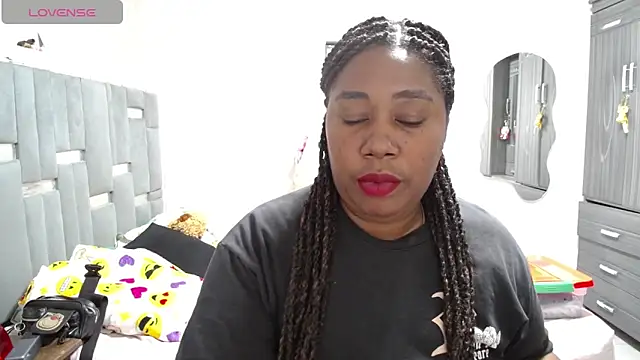 Snapshot of thickebonymilfF chatting on 19, 4, 2026 thickebonymilfF online show from 19, 4, 2026