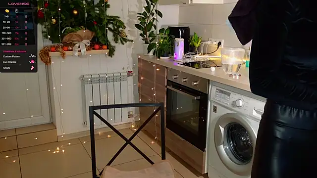 Snapshot of MissLovex chatting on 23, 12, 2025 MissLovex online show from 23, 12, 2025