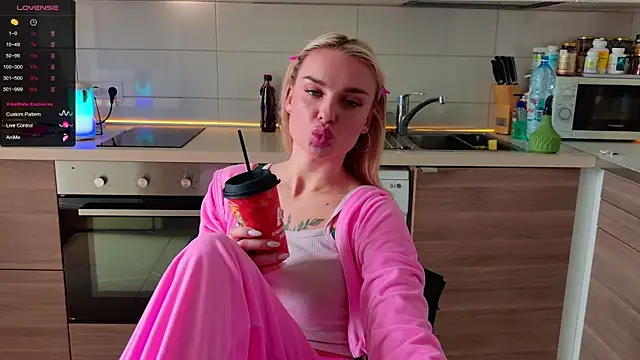 Snapshot of MissLovex chatting on 15, 4, 2026 MissLovex online show from 15, 4, 2026