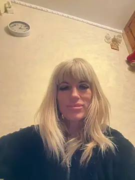 Snapshot of AlinaGrosu chatting on 22, 2, 2025 AlinaGrosu online show from 22, 2, 2025