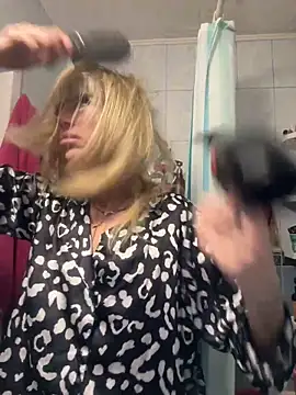 Snapshot of AlinaGrosu chatting on 12, 3, 2025 AlinaGrosu online show from 12, 3, 2025