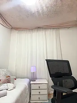 lilian prada online show from 12, 5, 2026