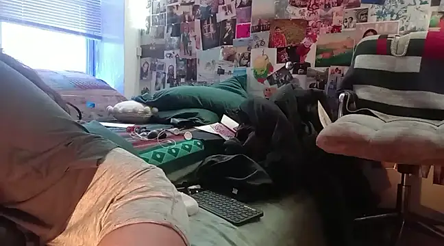 Snapshot of DownstairsSky chatting on 7, 1, 2025 DownstairsSky online show from 7, 1, 2025