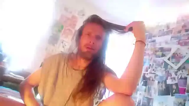 Snapshot of DownstairsSky chatting on 8, 1, 2025 DownstairsSky online show from 8, 1, 2025