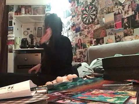 Snapshot of DownstairsSky chatting on 27, 1, 2025 DownstairsSky online show from 27, 1, 2025