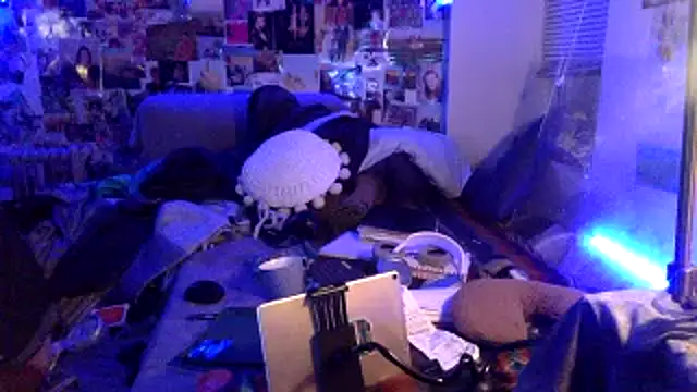 Snapshot of DownstairsSky chatting on 31, 1, 2025 DownstairsSky online show from 31, 1, 2025