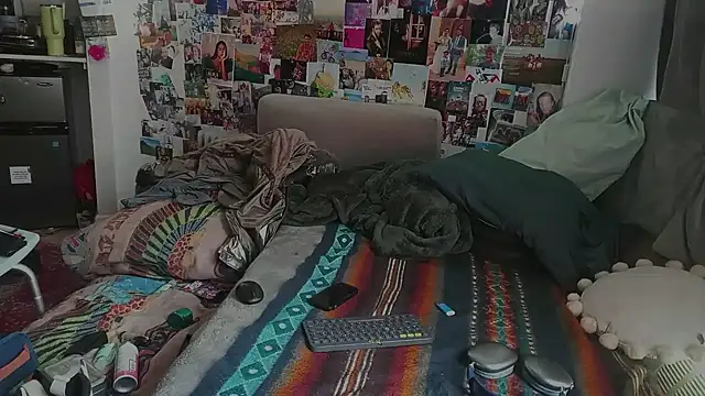 Snapshot of DownstairsSky chatting on 2, 2, 2025 DownstairsSky online show from 2, 2, 2025