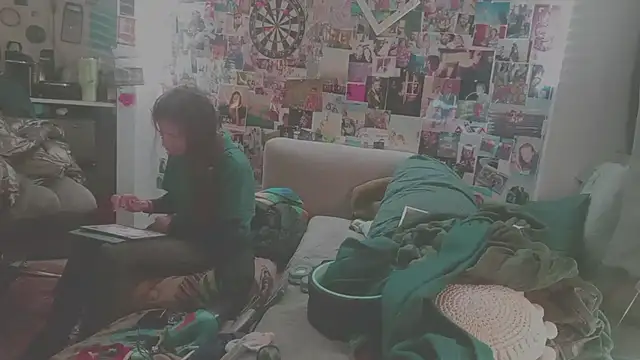 Snapshot of DownstairsSky chatting on 4, 2, 2025 DownstairsSky online show from 4, 2, 2025