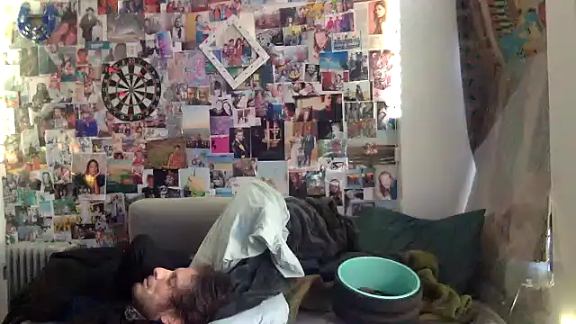 Snapshot of DownstairsSky chatting on 7, 2, 2025 DownstairsSky online show from 7, 2, 2025