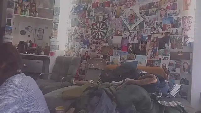 Snapshot of DownstairsSky chatting on 13, 2, 2025 DownstairsSky online show from 13, 2, 2025