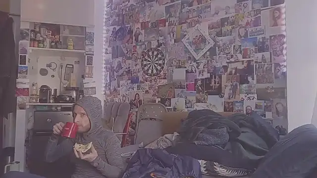 Snapshot of DownstairsSky chatting on 17, 2, 2025 DownstairsSky online show from 17, 2, 2025