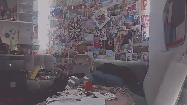 Snapshot of DownstairsSky chatting on 28, 2, 2025 DownstairsSky online show from 28, 2, 2025