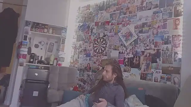 Snapshot of DownstairsSky chatting on 1, 3, 2025 DownstairsSky online show from 1, 3, 2025