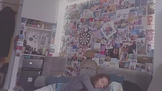 Snapshot of DownstairsSky chatting on 1, 3, 2025 DownstairsSky online show from 1, 3, 2025