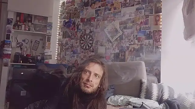 Snapshot of DownstairsSky chatting on 6, 3, 2025 DownstairsSky online show from 6, 3, 2025