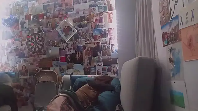 Snapshot of DownstairsSky chatting on 7, 3, 2025 DownstairsSky online show from 7, 3, 2025